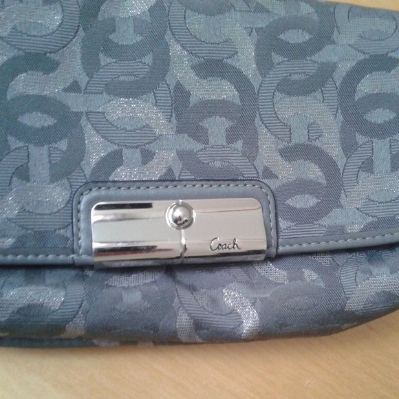 Coach Small Clutch. - Picture 8 of 10